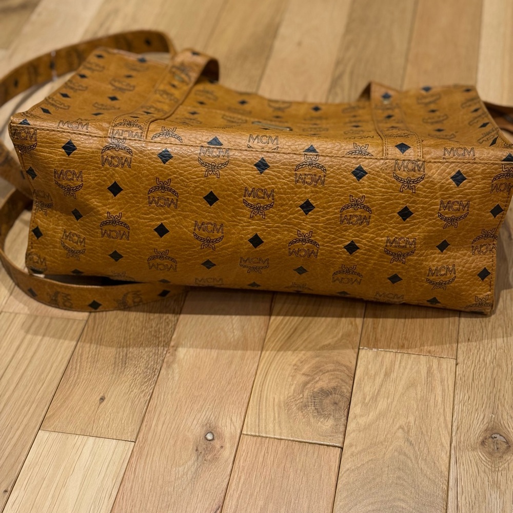 Authentic MCM Visetos tote - Picture 5 of 16